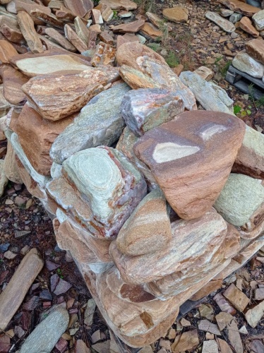 Златолит жёлтый, жёлто-зелёный глыбки и валуны для ланшафтного дизайна купить в Екатеринбурге