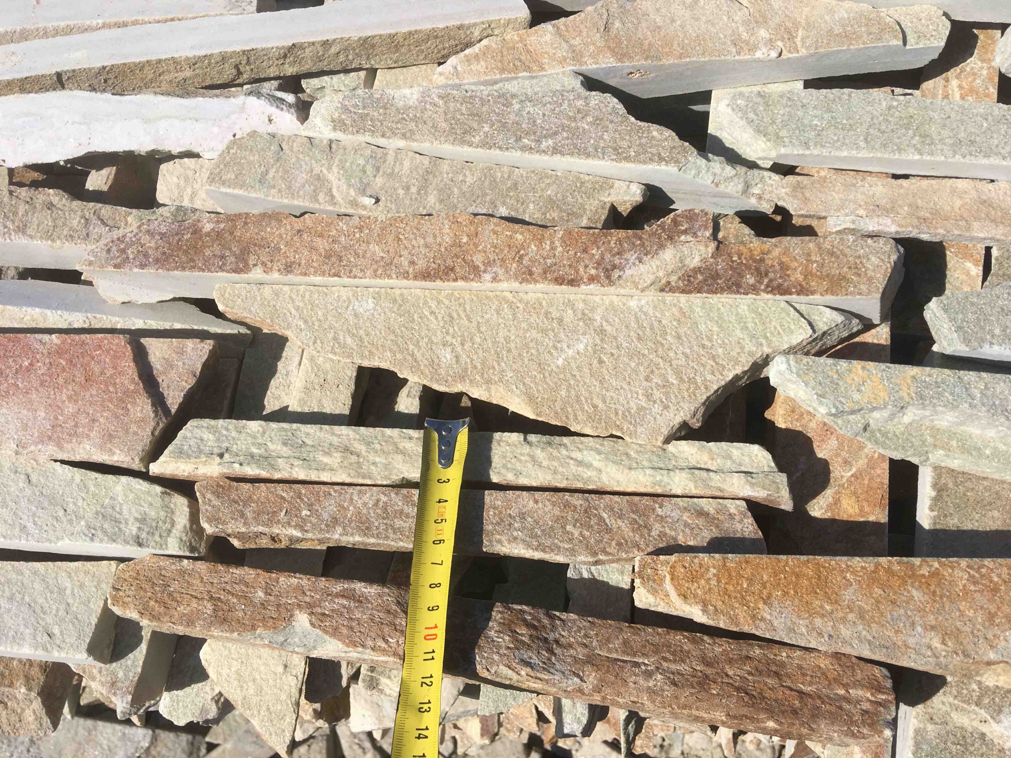 Горбушка златолит золотистый для облицовки купить в Екатеринбурге