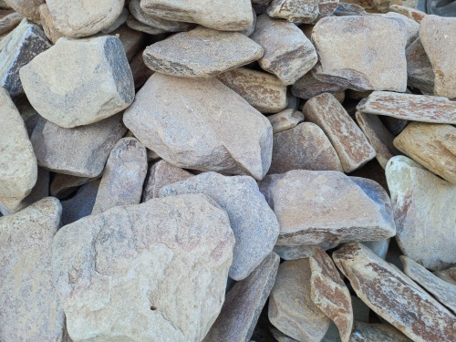 Златолит жёлтый, жёлто-зелёный глыбки и валуны для ланшафтного дизайна купить в Екатеринбурге