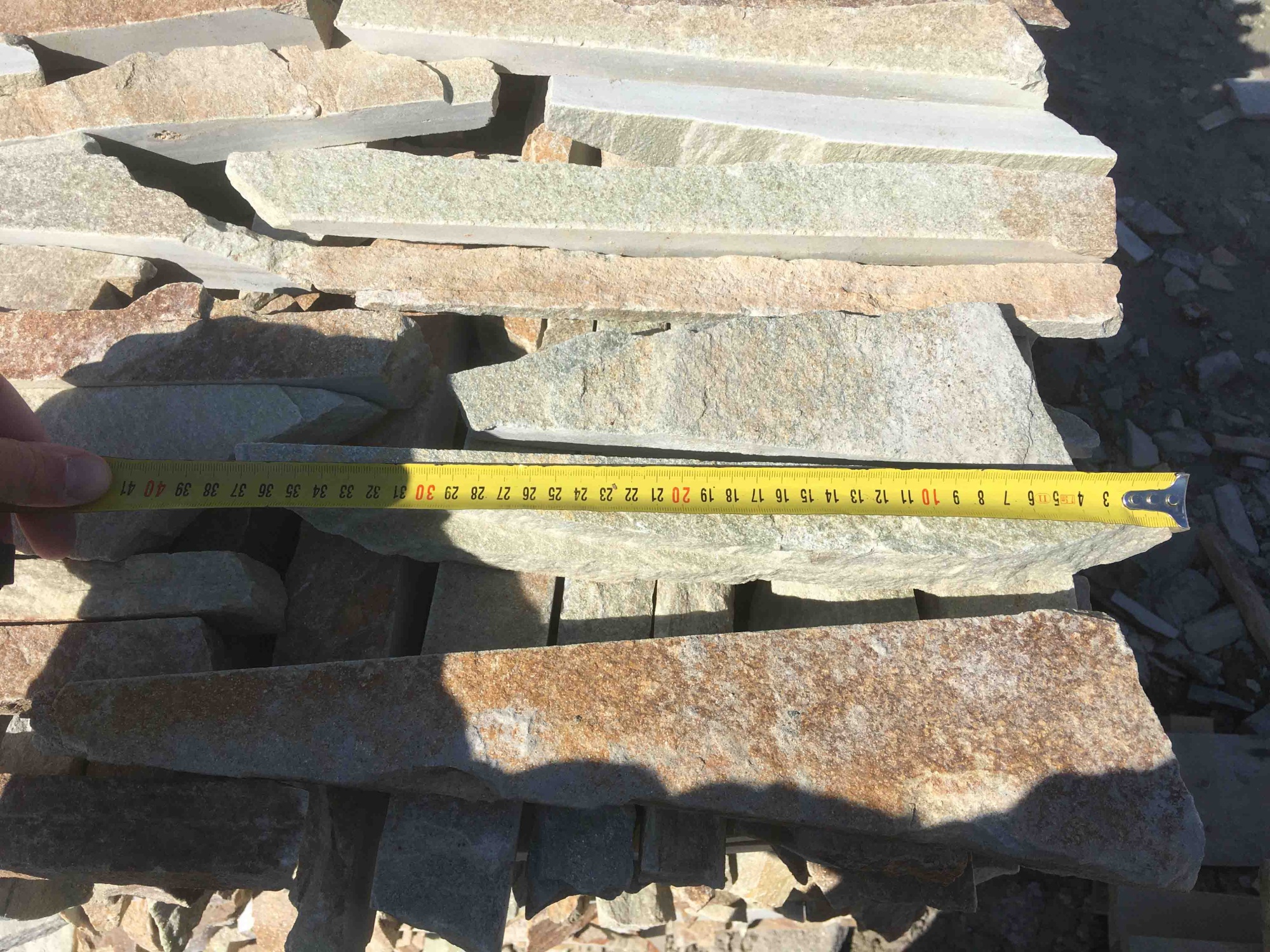 Горбушка златолит золотистый для облицовки купить в Екатеринбурге