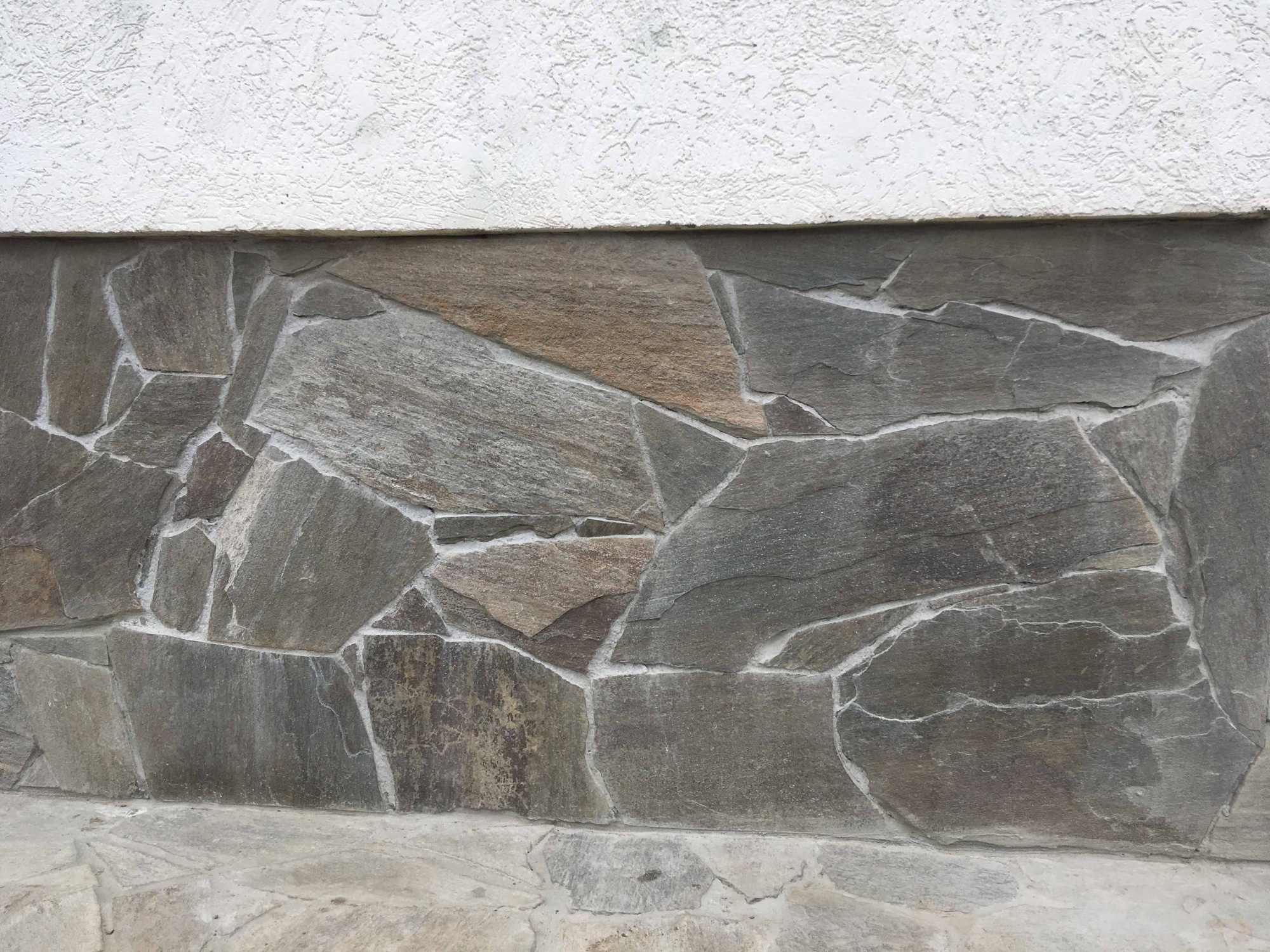 Плитняк златолит Уральский для цоколя, отмостки купить в Екатеринбурге