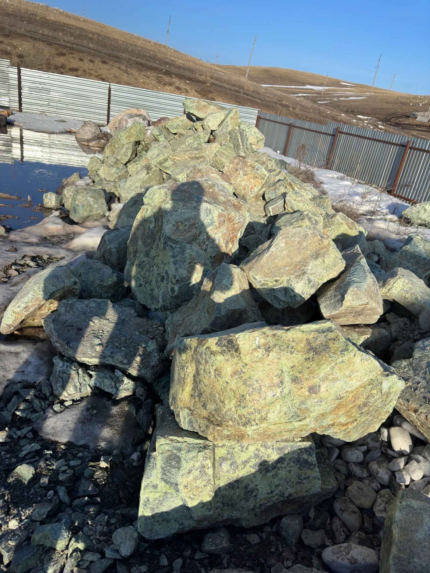 Камни для ландшафтного дизайна зелёные 10-60 килограмм купить в Екатеринбурге