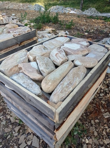 Златолит жёлтый, жёлто-зелёный глыбки и валуны для ланшафтного дизайна купить в Екатеринбурге