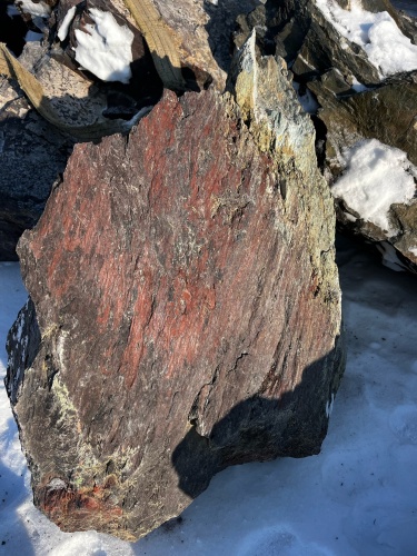 Ландшафтные глыбы красно-фиолетовые 200-1000 килограмм купить в Екатеринбурге