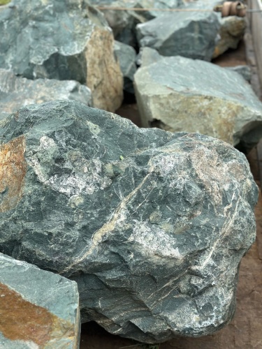 Камни для ландшафтного дизайна зелёные 10-60 килограмм купить в Екатеринбурге