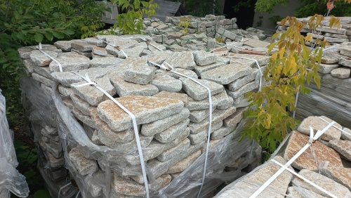 Гранитный плитняк галтованный для парковки купить в Екатеринбурге