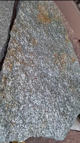 Плитняк златолит серебристый для цоколя, отмостки купить в Екатеринбурге