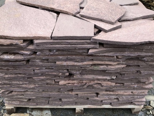 Плитняк лемезит бордовый для облицовки цоколя 20-25 мм  купить в Екатеринбурге