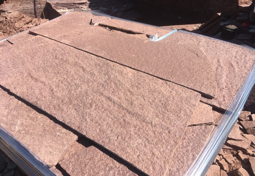 Плитняк лемезит бордовый для облицовки цоколя 20-25 мм  купить в Екатеринбурге