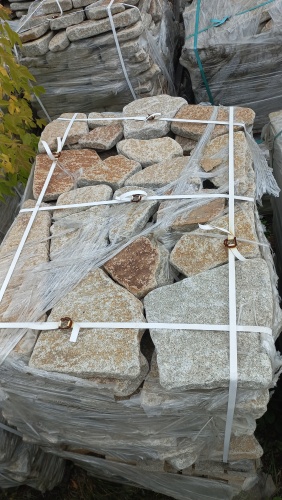 Плитняк галтованный гранитный для ландшафтного дизайна купить в Екатеринбурге