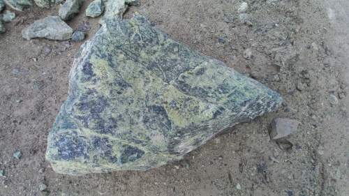 Купить змеевик ландшафтные валуны