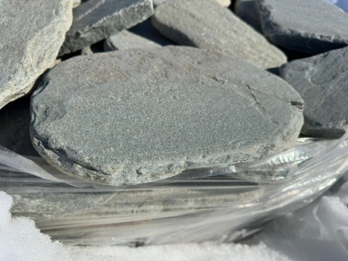 Плитняк златолит зелёный галтованный для мощения на бетон купить в Екатеринбурге